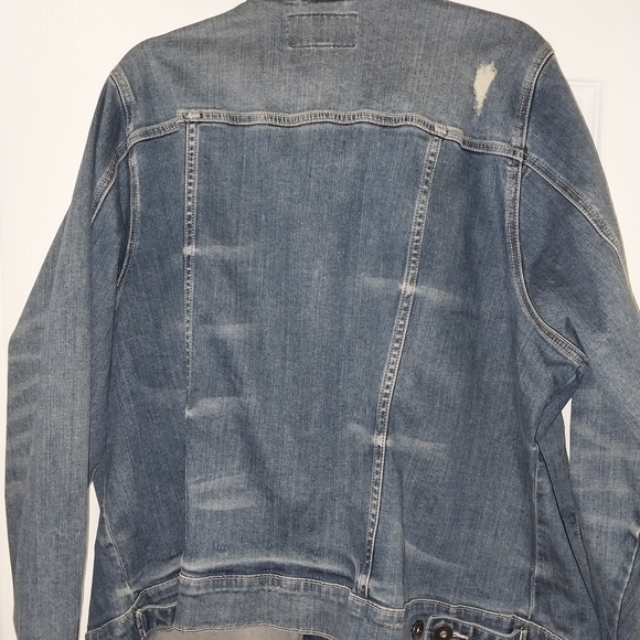 Torrid Distressed Denim Trucker Jacket - Medium Wash- NWOT- Size 4x - Picture 9 of 9